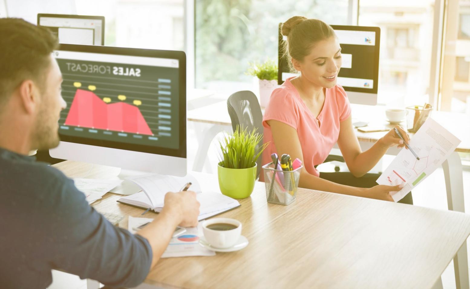 Analiză tehnică pe laptop pentru optimizare SEO